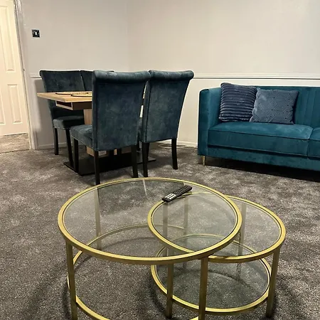 Lovely Two Bedroom Flat *