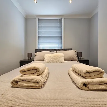 Charming 2 Bedroom Flat In Paddington London