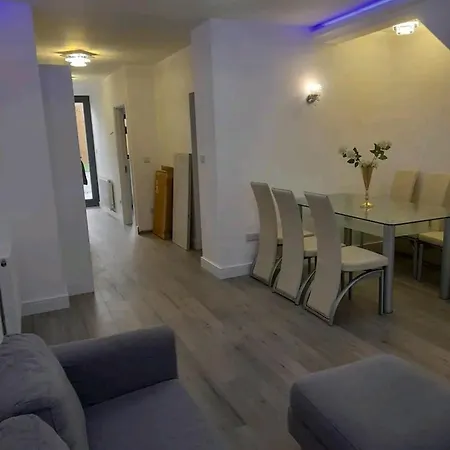 Daire Impeccable 2-bed In London *