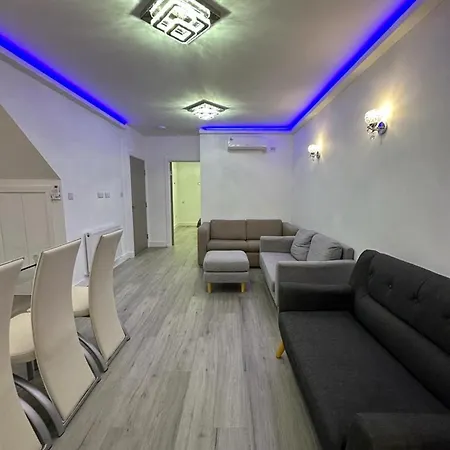 Daire Impeccable 2-bed In London *