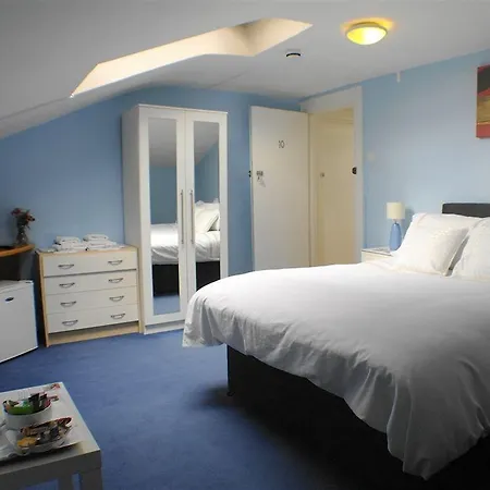 The Castle Bar Bed & Breakfast London