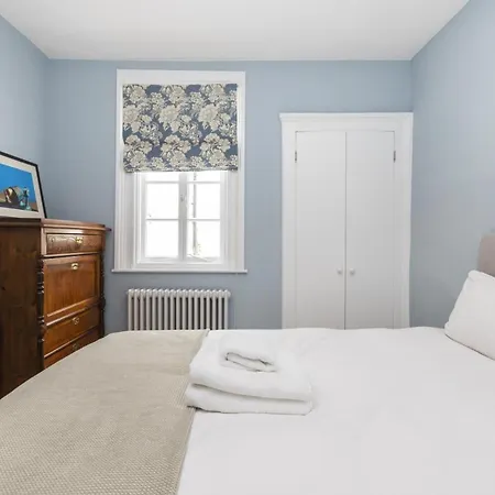Whoops-a-daisy 3 Bedroom In Notting Hill Holiday home *