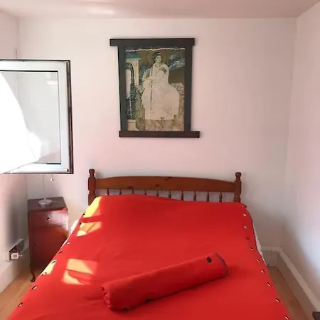 Bright & Spacious In Battersea,