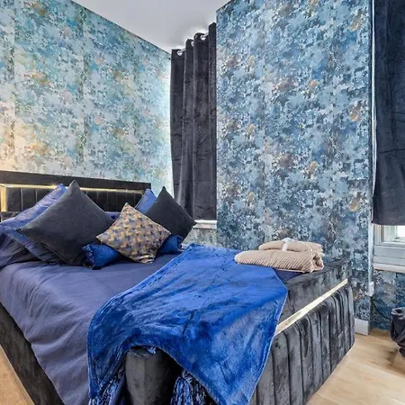 Apartment Two Bedroom Flat Right Opposite To Harrods Kb15 London
