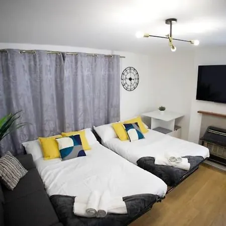 2 Bed Flat With Easy Access To Excel, Central London, City Airport, O2