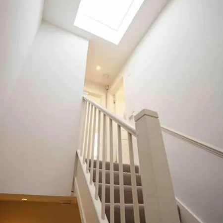 Spacious And Cosy 3brs 5f House In Heart Of * Londýn