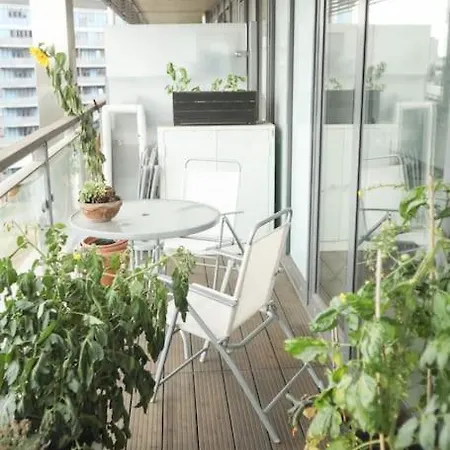 Apartment Big 2 Bedroom Flat Overlooking Canal & Park