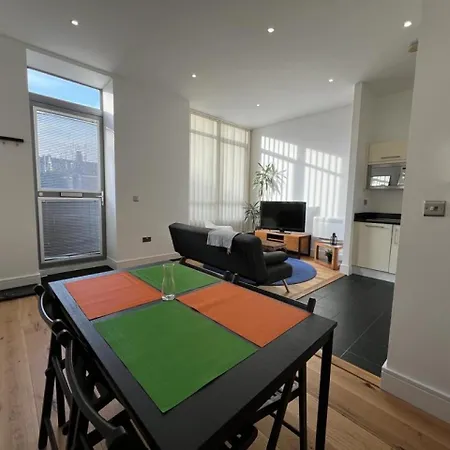 Delightful & Spacious Flat In - Peckham Apartamento