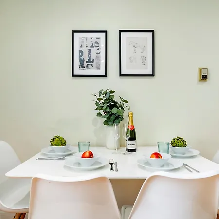 Location Trafalgar Square 1 Bedr, 3 Beds, Sleeps 6 * Londen