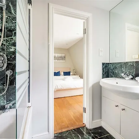 Apartment The Mayfair Marvel