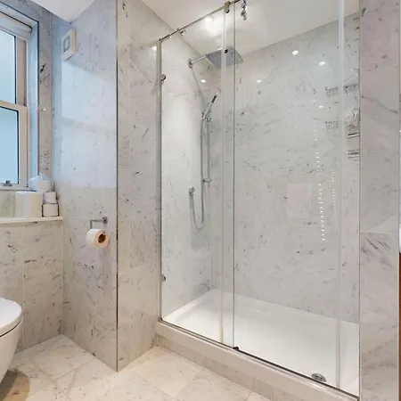 Stunning 2bd Flat In South Kensington With A Patio