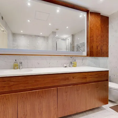 Stunning 2bd Flat In South Kensington With A Patio شقة