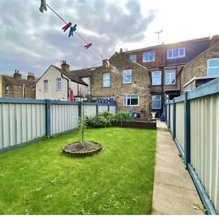 Hayes Deluxe Inn- London, Heathrow Airport Apartment *