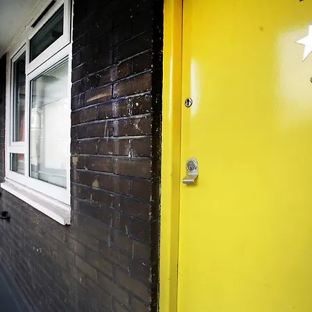 Apartment Artist's *