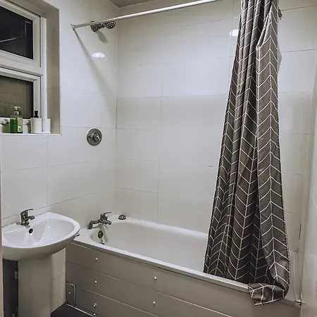 Spacious 3 In Tooting Guest house *