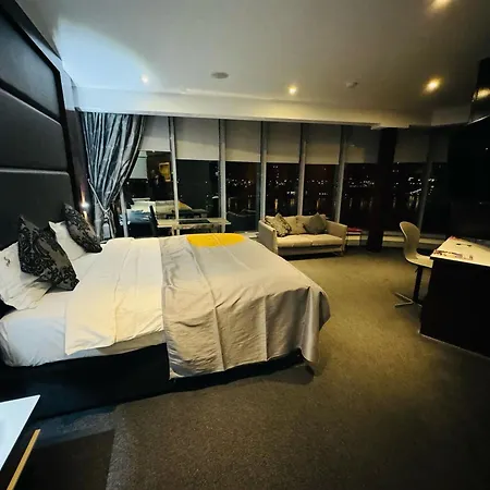 Rafayel & Hotel Londra