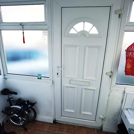 Anand House * ハーロウ