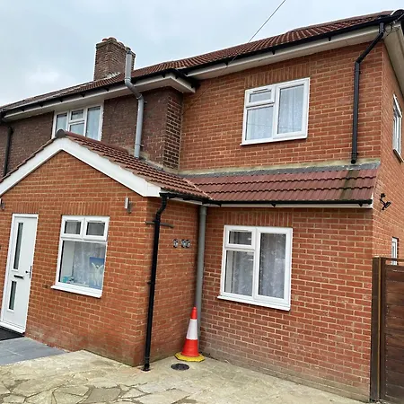 Cosy Smart/small Double In Keedonwood Road *
