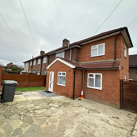 Cosy Smart/small Double In Keedonwood Road Guest house *