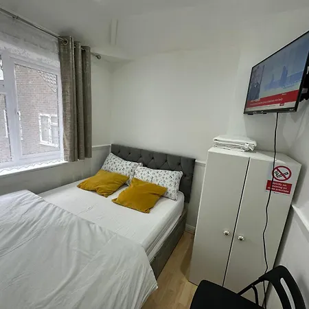 Guest house Cosy Smart/small Double In Keedonwood Road