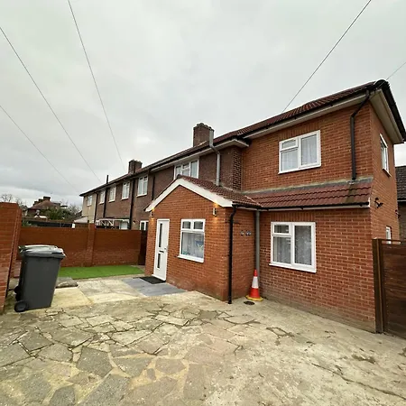 Guest house Cosy Smart/small Double In Keedonwood Road