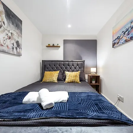 Your Elite Hyde Park Retreat 2-bedroom Luxury Flat Apartment *