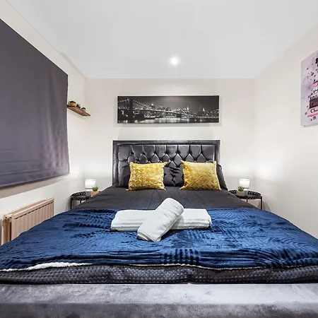 Your Elite Hyde Park Retreat 2-bedroom Luxury Flat Apartment