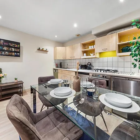 Apartment Your Elite Hyde Park Retreat 2-bedroom Luxury Flat *