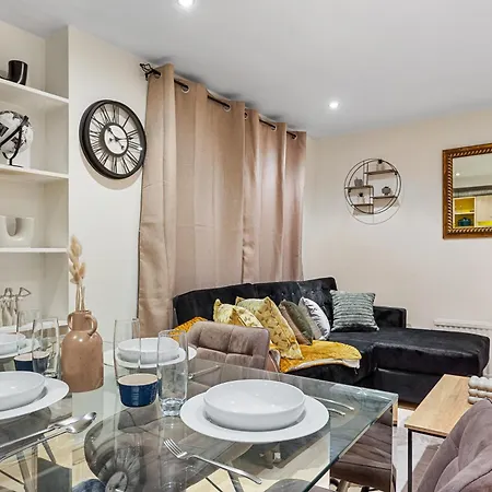 Your Elite Hyde Park Retreat 2-bedroom Luxury Flat * London