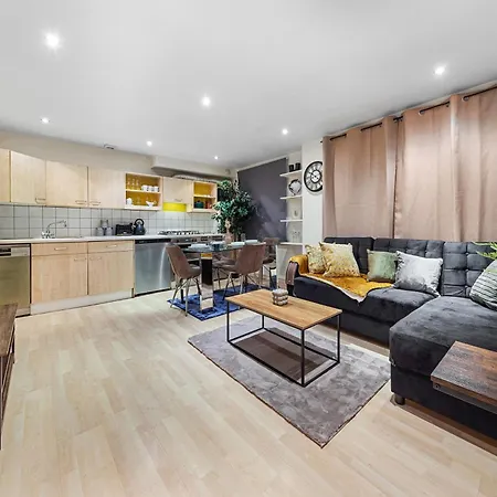 Your Elite Hyde Park Retreat 2-bedroom Luxury Flat Apartment *