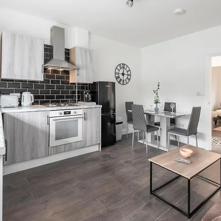 Modern Family W/wi-fi, Netflix, Self Check-in * London