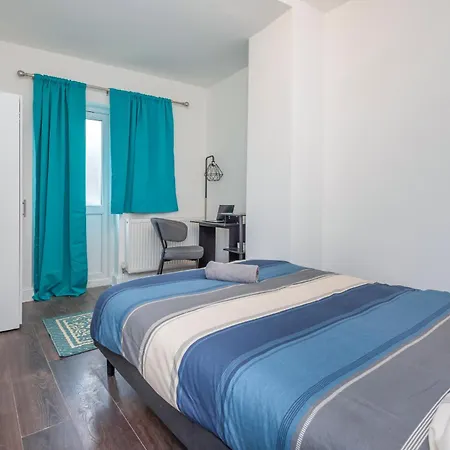 Modern Family W/wi-fi, Netflix, Self Check-in Apartment London