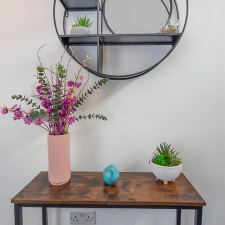 Modern Family W/wi-fi, Netflix, Self Check-in Apartment London