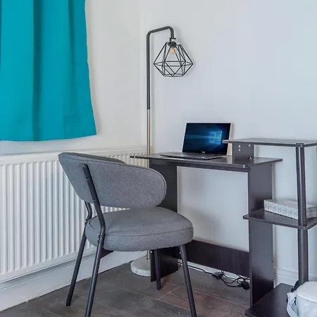 Apartment Modern Family W/wi-fi, Netflix, Self Check-in London
