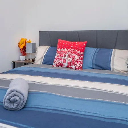 Modern Family W/wi-fi, Netflix, Self Check-in * London