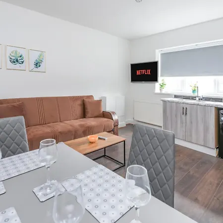 Apartment Modern Family W/wi-fi, Netflix, Self Check-in *