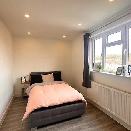 Wonderful Ensuite In Wimbledon Pensión Londres