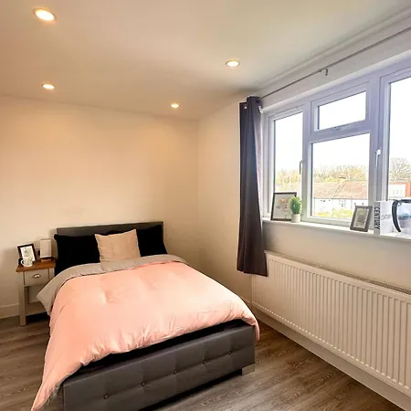Wonderful Ensuite In Wimbledon Pensión Londres