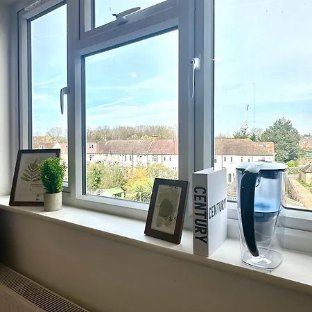 Wonderful Ensuite In Wimbledon *