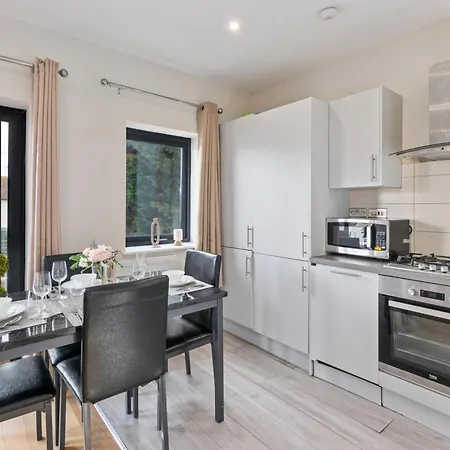 Modern One-bedroom Flat In Morden Sm4, London * Morden (Greater London)