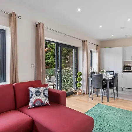 Modern One-bedroom Flat In Morden Sm4, London * Morden (Greater London)