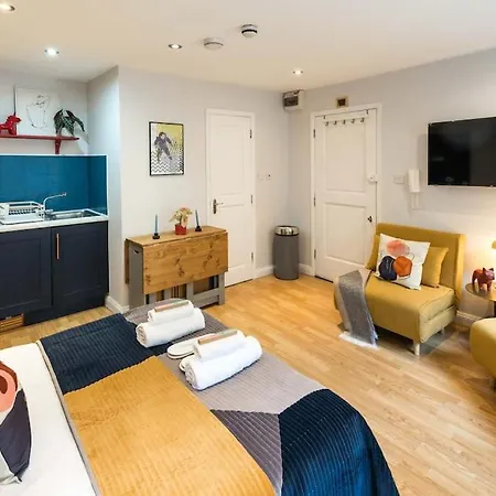 Apartment 5 Min Walk To Madame Tussauds - 5 Min Walk To Baker Street - 5 Min Walk To Marylebone Railway Station - 5 Min Walk To Regent Park - *