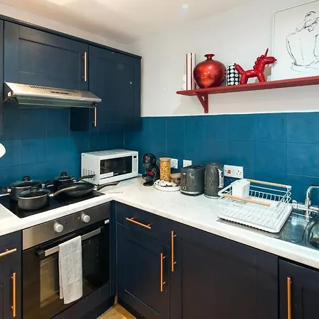5 Min Walk To Madame Tussauds - 5 Min Walk To Baker Street - 5 Min Walk To Marylebone Railway Station - 5 Min Walk To Regent Park - * London