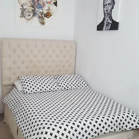 Bed & Breakfast Family With Easy Commute To London! *