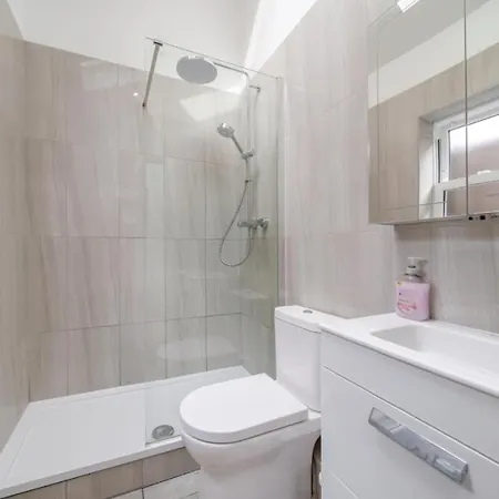 Apartment Large Two Bedroom *
