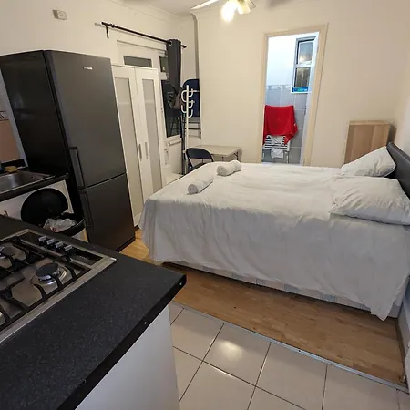 Stepney Green Self Contained Studio