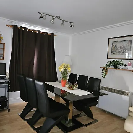 Spacious & Cosy Double And Single Bedrooms Close To & Colindale Tube Stations Apartment