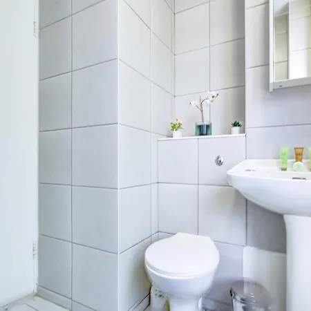 Lovely 2- Bedroom In Appartement Londen