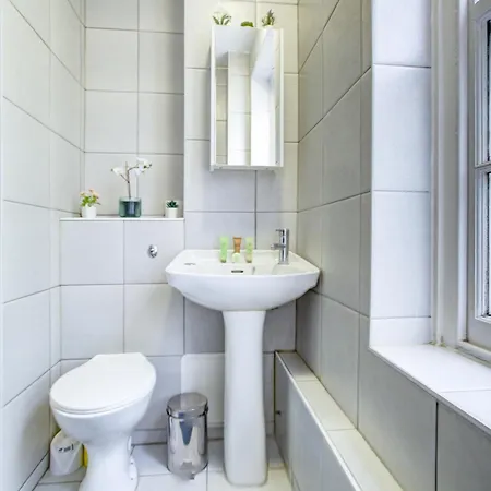 Lovely 2- Bedroom In Appartement