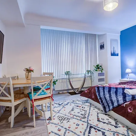 Lovely 2- Bedroom In *